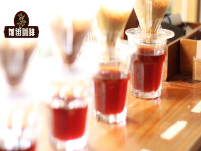 周末清晨闻着满屋果酱浓香醒来，调对研磨用摩卡壶煮透特殊发酵豆